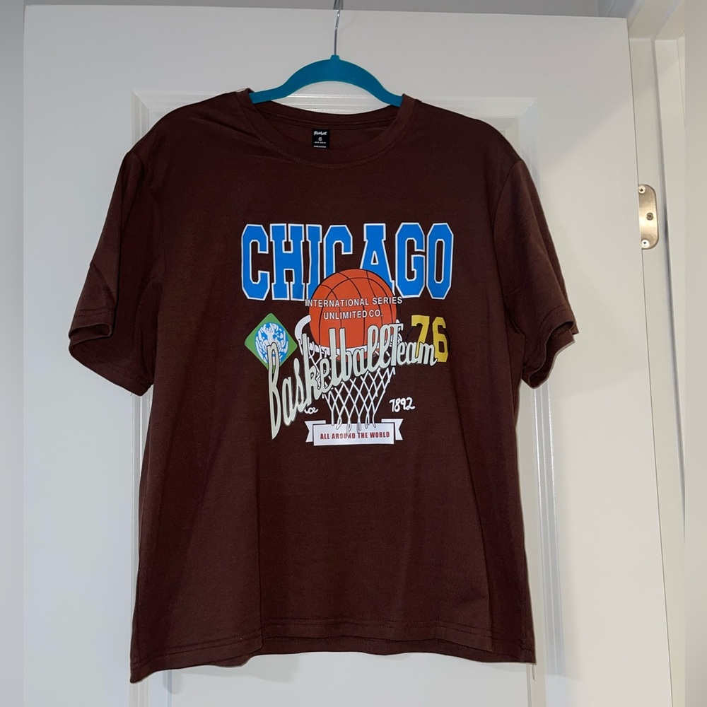 chi town basketball tee 🏀 - Picture 1 of 3